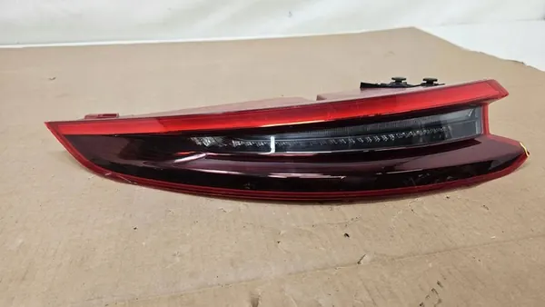Porsche OE 99163197302 Luz Trasera Izquierda image 2