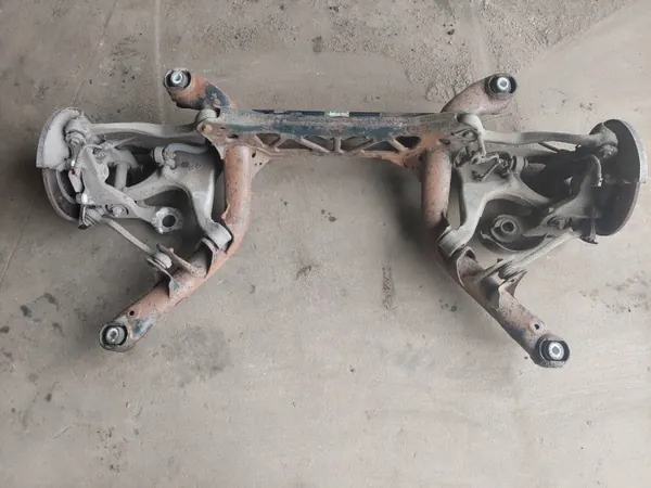 Viga suspensión trasera OEM Audi A5 8T image 2