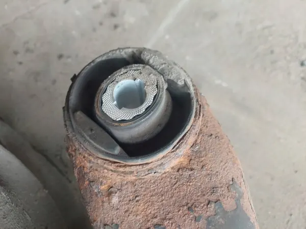 Viga suspensión trasera OEM Audi A5 8T image 3