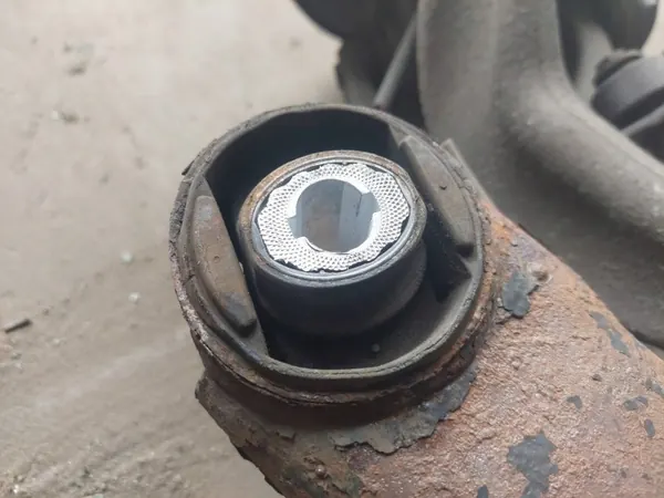 Viga suspensión trasera OEM Audi A5 8T image 4