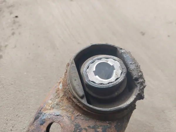 Viga suspensión trasera OEM Audi A5 8T image 5