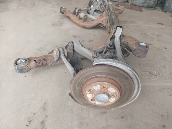Viga suspensión trasera OEM Audi A5 8T image 6