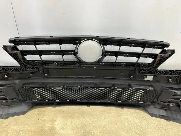 Parachoques delantero Mercedes W204 Clase C 07-11 Pre-Facelift A2048804140 image 8