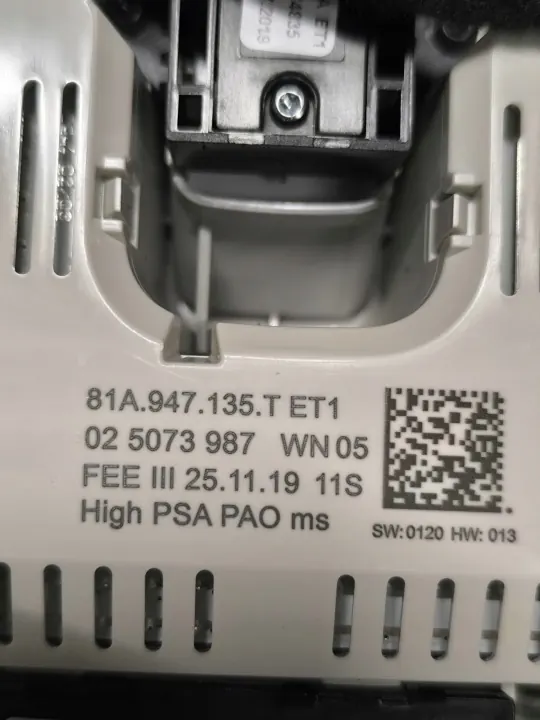 Plaquette Audi Q3 A1 OEM 81A947135T - D'occasion image 3