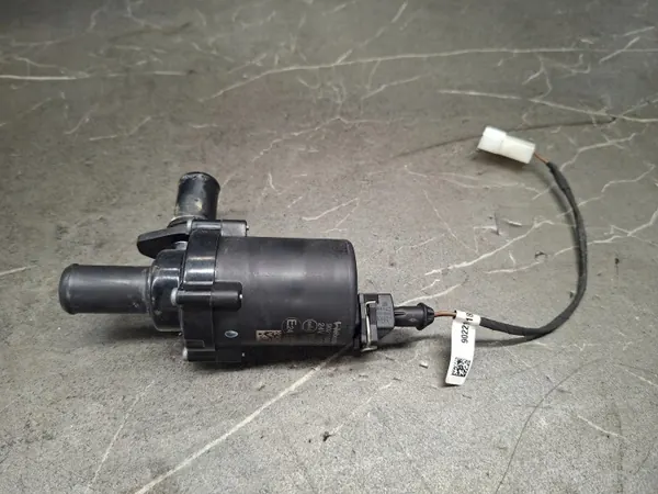 Vesipumppu OEM 9021593 Mercedes Actros MP4:lle image 2