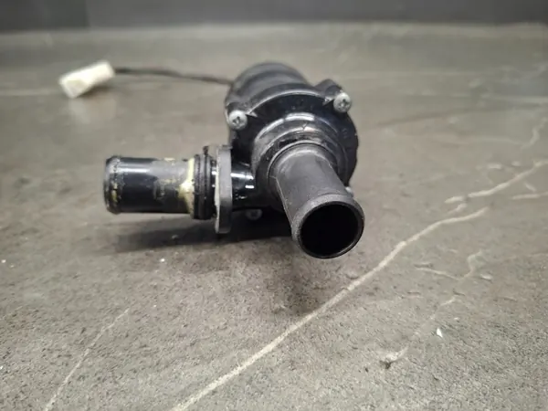 Vesipumppu OEM 9021593 Mercedes Actros MP4:lle image 3