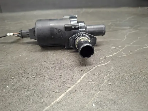 Vesipumppu OEM 9021593 Mercedes Actros MP4:lle image 4