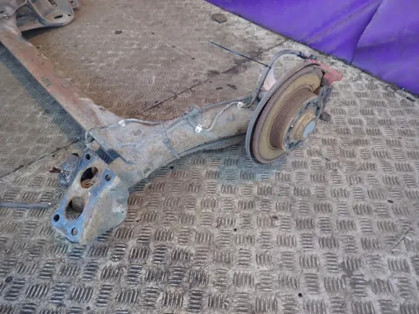 Viga do eixo traseiro OEM Zawada-357021- Audi A3 8L image 3
