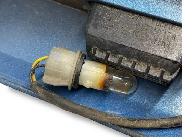 Luz da placa traseira Ford Focus OEM 9M51A43404A image 9