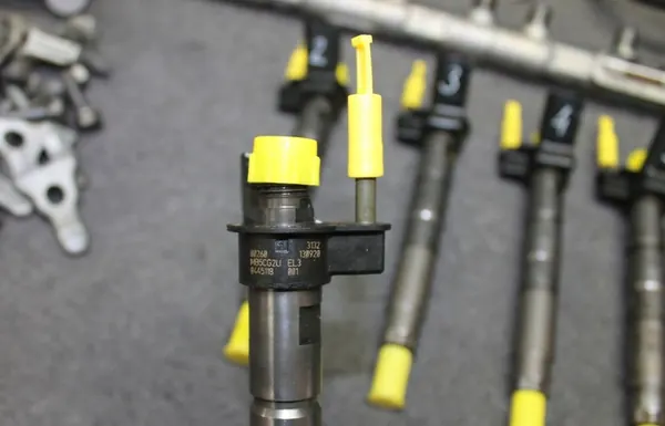 BMW F10 F01 E70 F15 N57D30C Componenti del Sistema di Carburante - OEM image 5