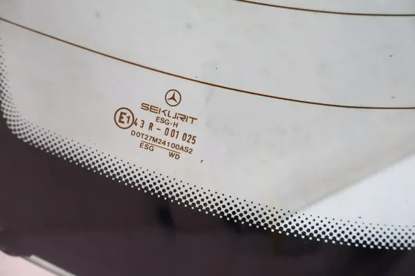 Vitre arrière Mercedes-Benz W124 OEM 1274735930 image 5