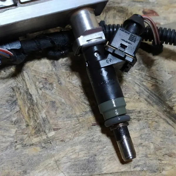 Rampe d'injection BMW E46 OEM 7506158 avec injecteurs image 5
