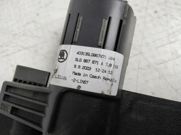 Skoda Enyaq bagageutrymmeslock OEM 5LG867871A image 5