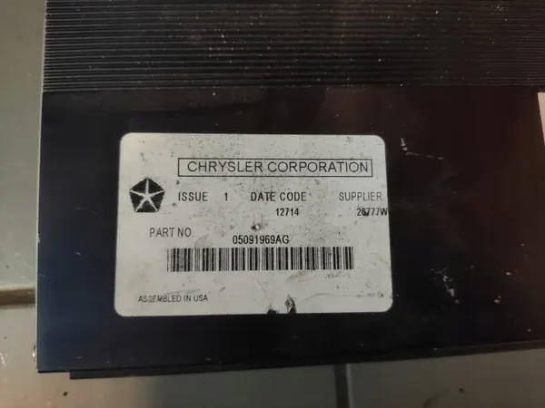 Luidsprekerversterker Jeep Cherokee KL V 2.0CRD OEM 05091674AG image 5