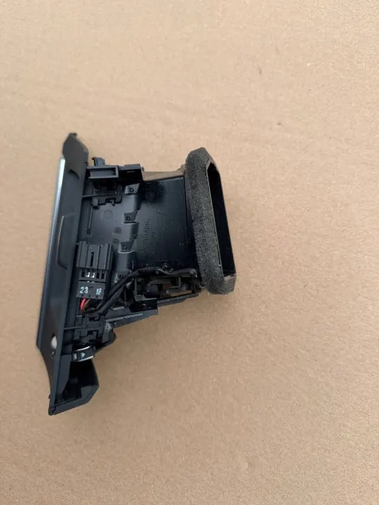 Audi Gitter OEM 4K1820901D - Gebrauchter Zustand image 3