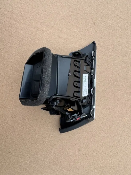Audi Gitter OEM 4K1820901D - Gebrauchter Zustand image 4