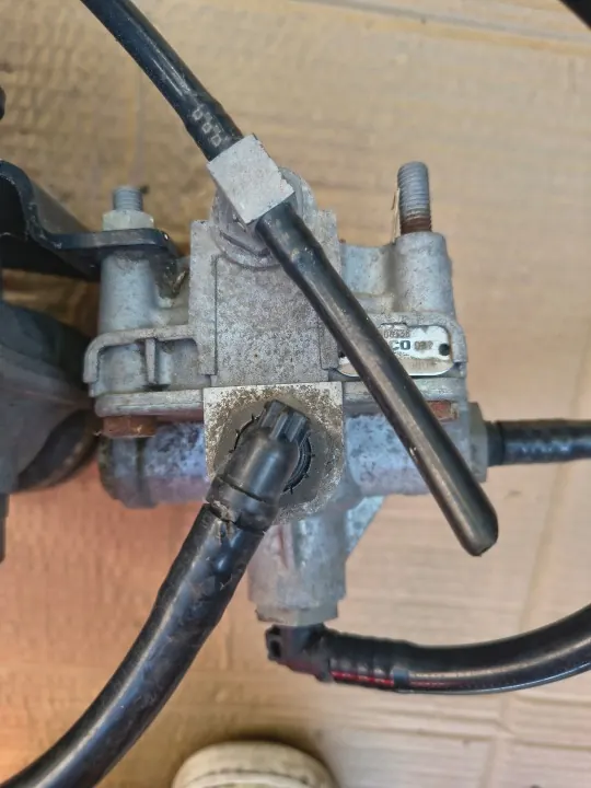 Relay Valve Renault WABCO 9730113000 image 2