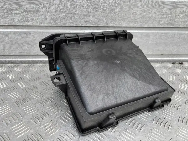 MERCEDES W206 Classe C Boîtier Filtre Habitacle A2068300900 image 1