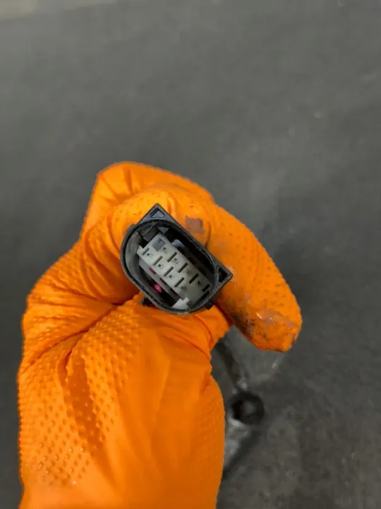 Conector de Enchufe BMW OE 929343 - Usado image 3