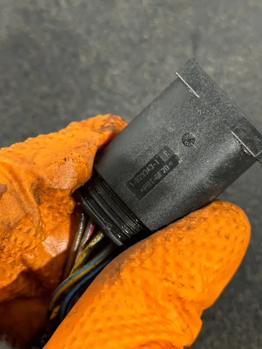 Conector de Enchufe BMW OE 929343 - Usado image 4