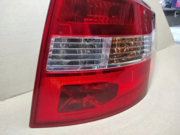 Höger Baklykta Renault Laguna III Kombi 265500002R image 2