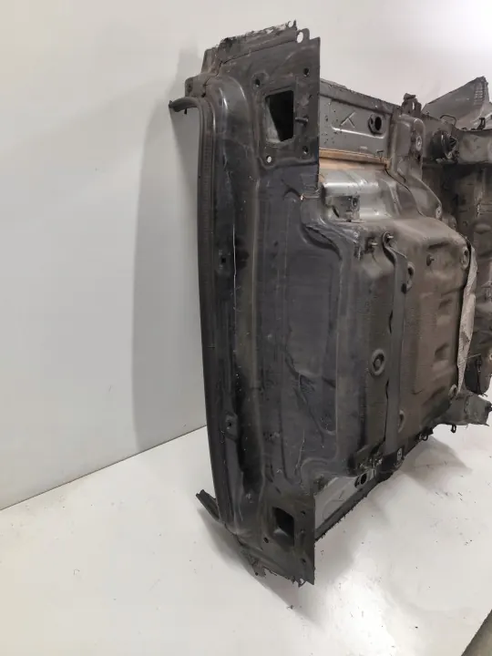 OEM LY9B Takapään paneeli Audi A4 B9 Avantille image 9