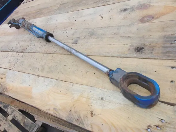 MAN M2000 12.224 cabinehefcilinder - Gebruikt OEM-onderdeel image 5