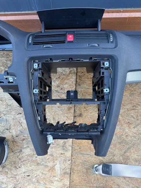 Dashboard Set OEM XLV2510 Skoda Octavia Mk2 image 4