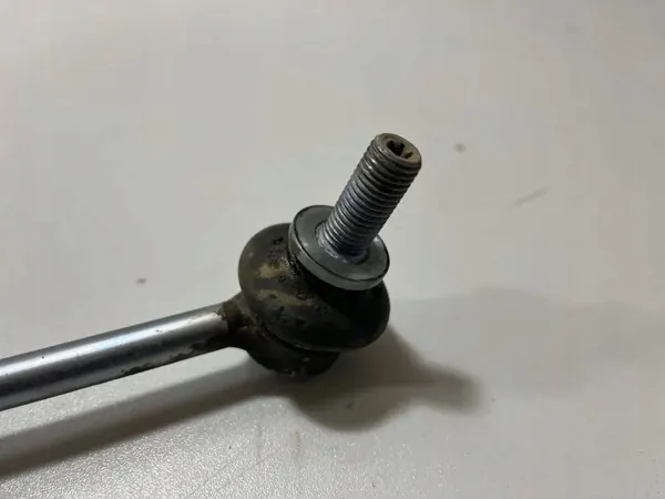 Ligação estabilizadora dianteira lado direito OEM 6881808 image 3
