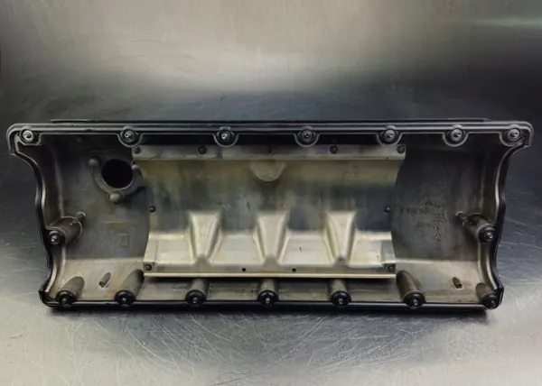 Tapa de válvulas VW T5 2.5 TDI OEM 070103469A - Usado image 3