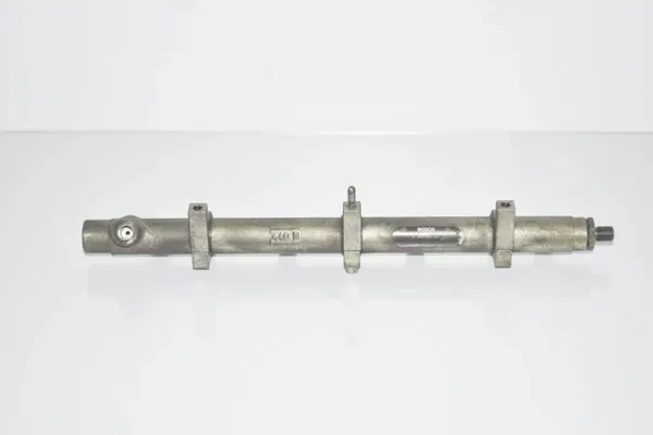 Rampe d'injection BMW F00R000224 pour Série 7 3.9L Diesel image 2