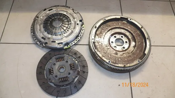 Embreagem completa Audi VW 1.4 TSI 03C141025G image 2