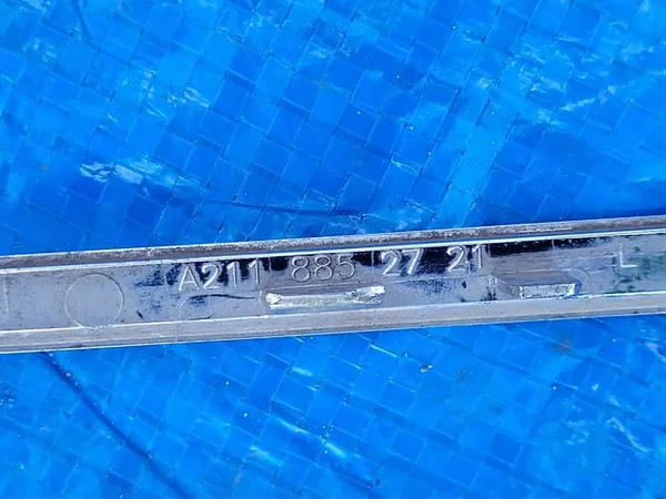 MERCEDES E-Klasse W211 | Listello cromato paraurti posteriore sinistro A2118852721 image 7