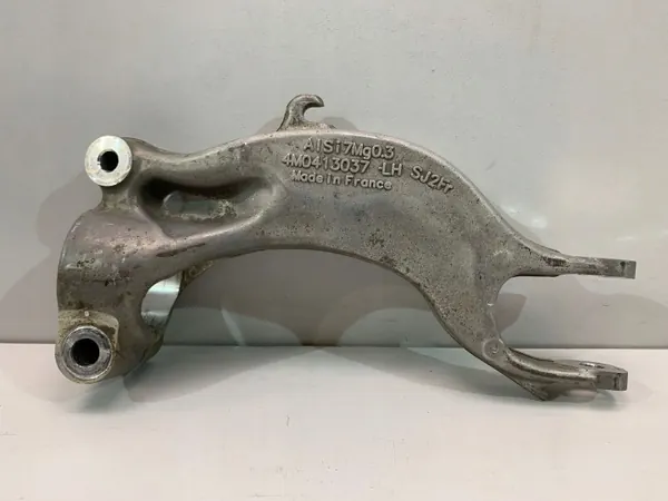 Audi A8 D5 Stoßdämpferhalterung links vorne OEM 4M0413037 image 2