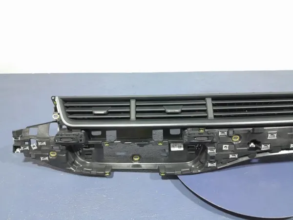 Grille de ventilation centrale Audi Q7 II OEM 4M1820902AM image 3