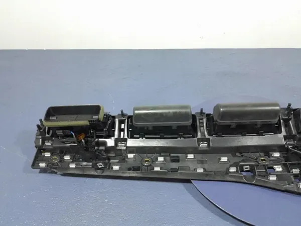 Grille de ventilation centrale Audi Q7 II OEM 4M1820902AM image 6
