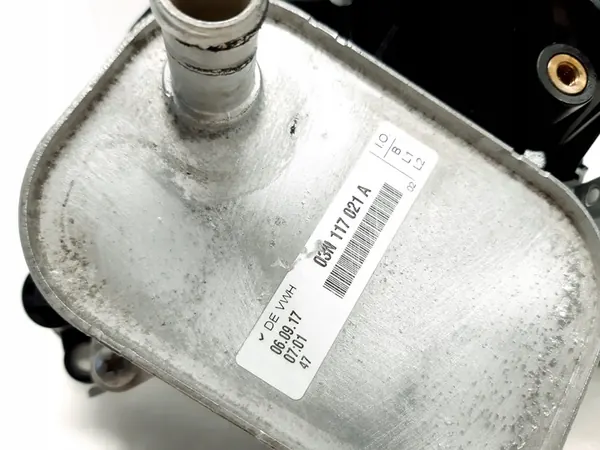 AUDI A4 B9 2.0 TDI Olje Filterhus 03N115389M image 3