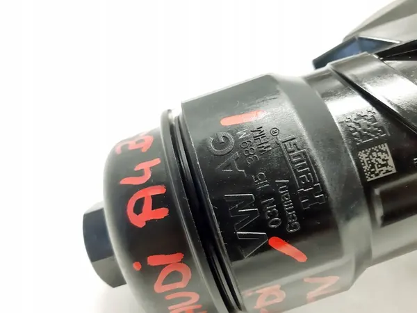 AUDI A4 B9 2.0 TDI Olje Filterhus 03N115389M image 6