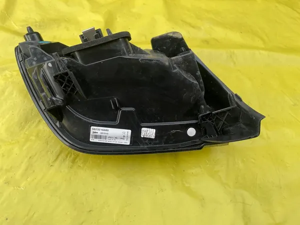 Luz trasera derecha Peugeot 208 II GT Line image 3