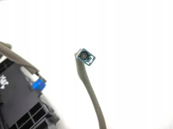 Amplificador antena Hyundai Tucson OEM 96240N7050 image 3