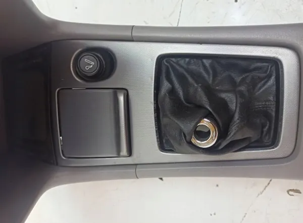 Mitteltunnel Nissan Primera OEM 96935-2F910 image 3