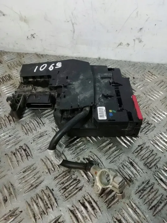 Mercedes W204 Pyrotekninen Puristin OEM A2075401850 image 3