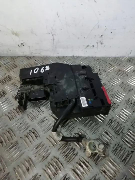 Mercedes W204 Pyrotekninen Puristin OEM A2075401850 image 4