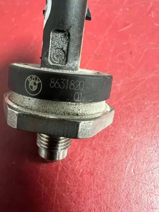 Capteur de pression de carburant BMW 2 F46 2020 OEM 8631820 image 3