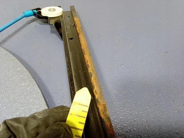 Elevador de vidro dianteiro esquerdo Land Rover Freelander I 6N4959802 image 2