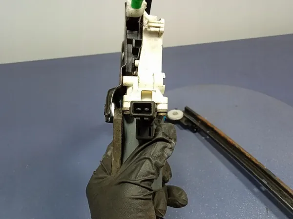 Elevador de vidro dianteiro esquerdo Land Rover Freelander I 6N4959802 image 6