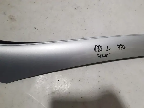OEM A1726900387 Linker Voorste Pilaarafdekking Mercedes SLK image 3