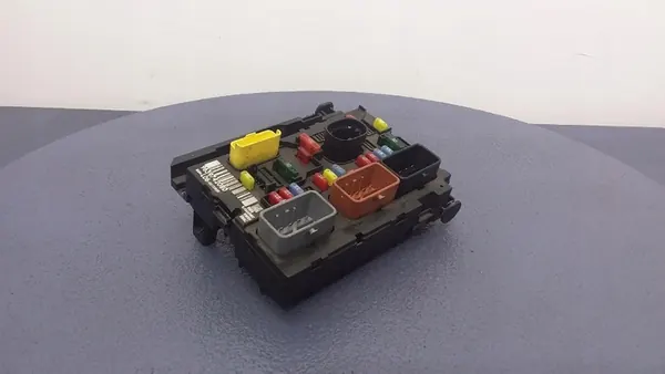 PEUGEOT 307 I LIFT 1.6 HDI Caixa de Fusíveis BSM image 1