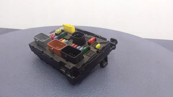 PEUGEOT 307 I LIFT 1.6 HDI Caixa de Fusíveis BSM image 2