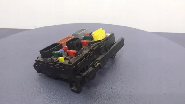 PEUGEOT 307 I LIFT 1.6 HDI Caixa de Fusíveis BSM image 3